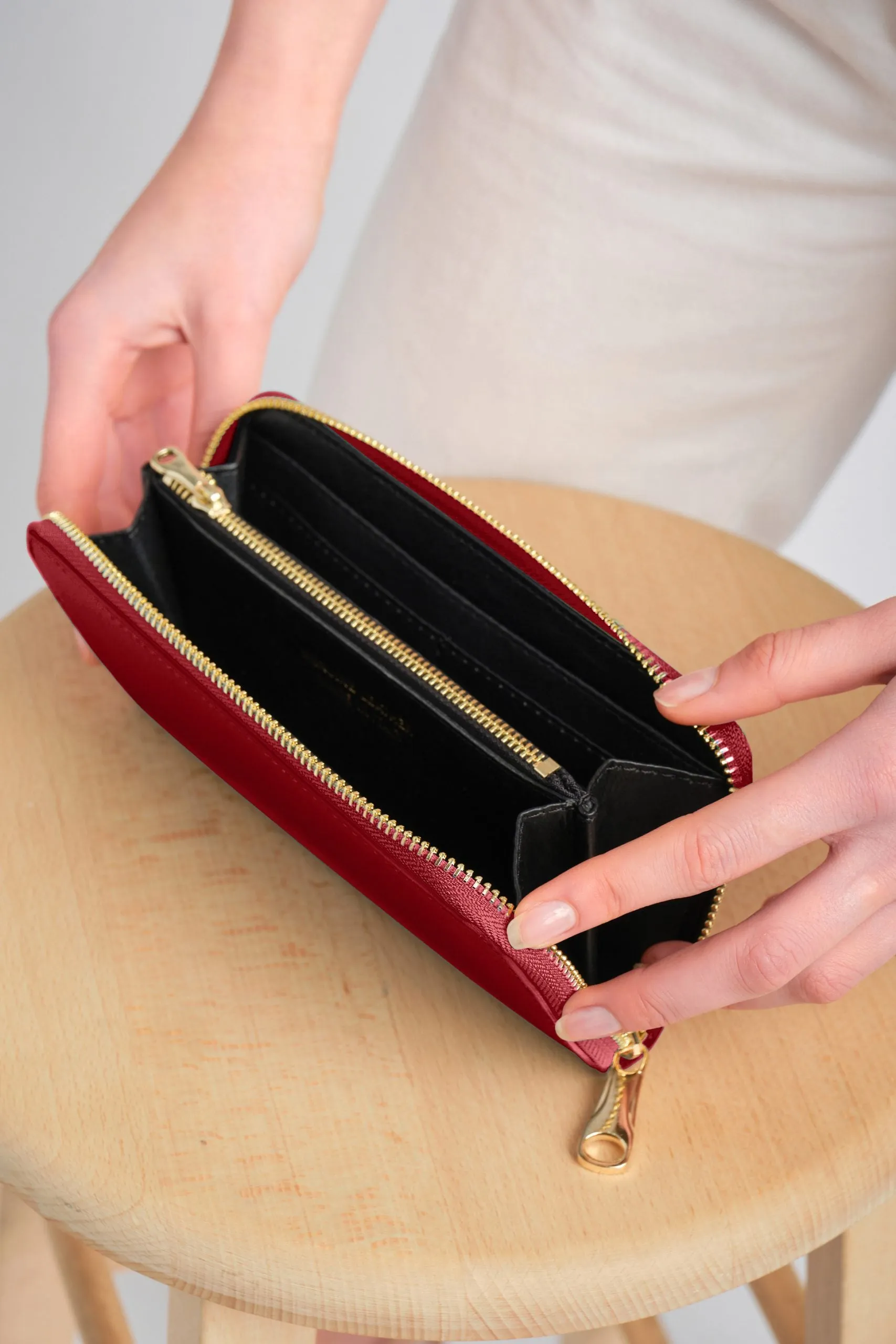 Lara Wallet Red