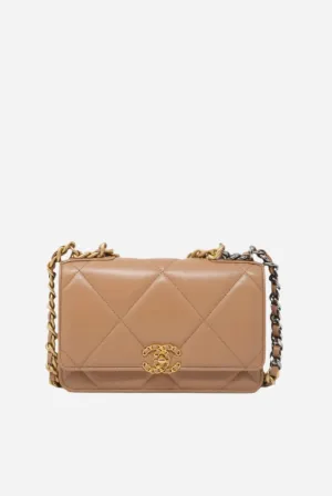 Pre-owned CHANEL 19 WALLET ON CHAIN 2022-2023