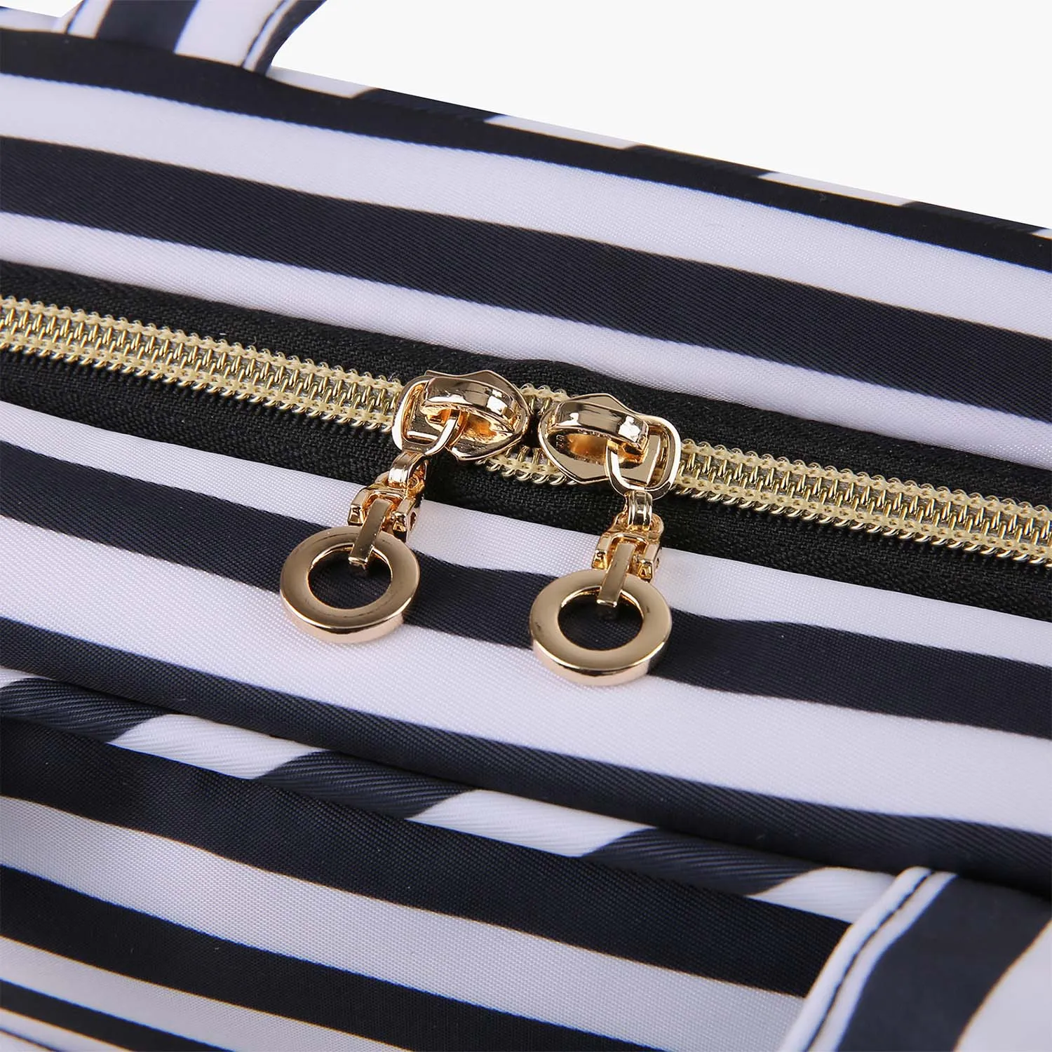 The Space Saver Bonchemin Hanging Toiletry Bag